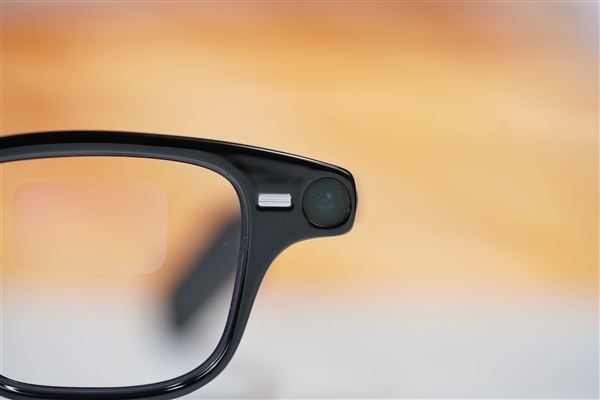 阿里巴巴首款自研旗舰双显AI眼镜!夸克AI眼镜S1图赏