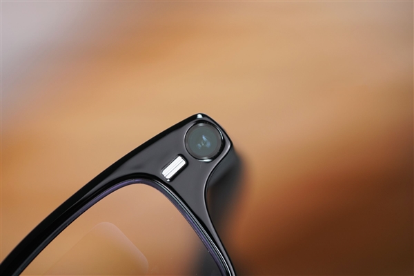 阿里巴巴首款自研旗舰双显AI眼镜!夸克AI眼镜S1图赏