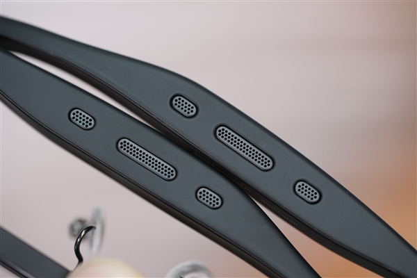 阿里巴巴首款自研旗舰双显AI眼镜!夸克AI眼镜S1图赏