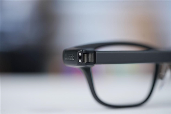 阿里巴巴首款自研旗舰双显AI眼镜!夸克AI眼镜S1图赏