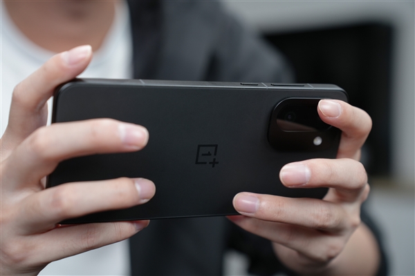 一加Ace 6T续航实测:8300mAh超大电池让你告别续航焦虑