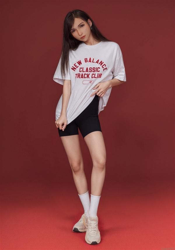 百变穿搭的“邻家蒂法” 让人心跳加速