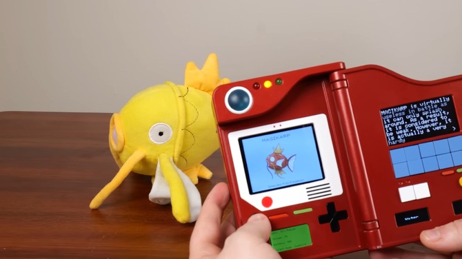 高玩亲手打造《宝可梦》图鉴终端 完美还原多种功能致敬经典