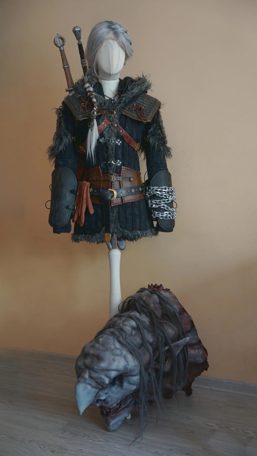 锁子甲编织过程