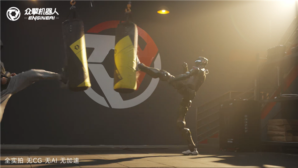 有李小龙的影子！众擎发布T800机器人格斗视频：可连续回旋踢