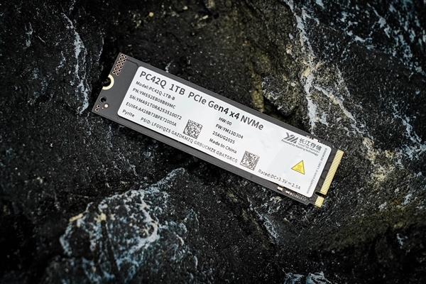 长江存储PC42Q实测：商用消费级固态硬盘新标杆