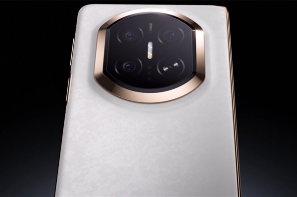 冠军傅园慧给妈妈换华为Mate X7：苹果手机拍照不好看