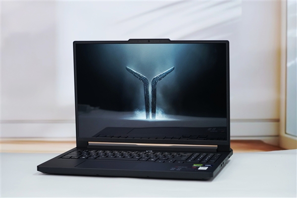 专业OLED超竞屏!联想拯救者Y9000P 2025AI元启游戏本图赏
