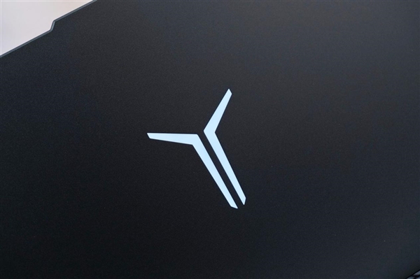 专业OLED超竞屏!联想拯救者Y9000P 2025AI元启游戏本图赏