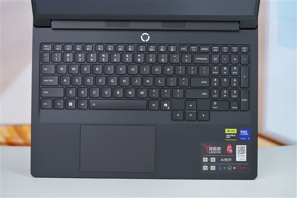 专业OLED超竞屏!联想拯救者Y9000P 2025AI元启游戏本图赏