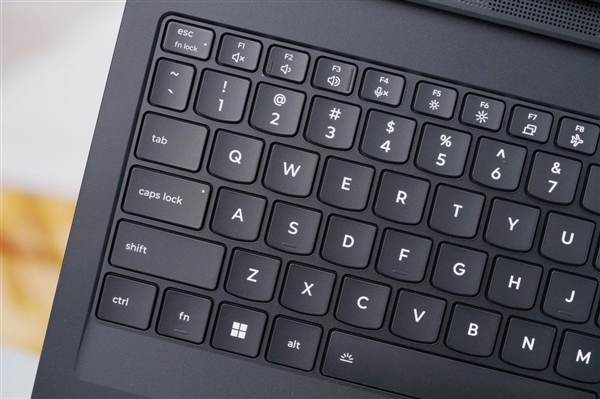 专业OLED超竞屏!联想拯救者Y9000P 2025AI元启游戏本图赏