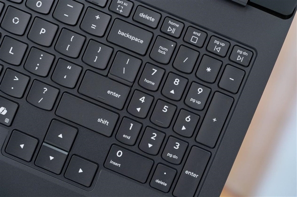 专业OLED超竞屏!联想拯救者Y9000P 2025AI元启游戏本图赏