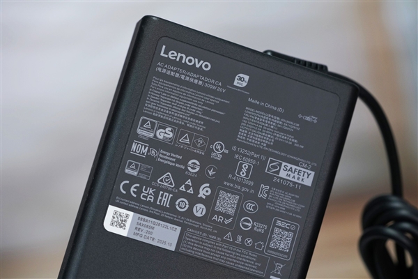 专业OLED超竞屏!联想拯救者Y9000P 2025AI元启游戏本图赏