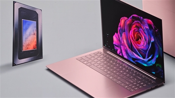 微星展示全球首批Panther Lake笔记本:记者上手连连惊呼