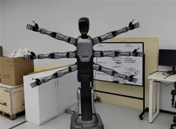 美的机器人“美罗u”首亮相:6臂协同作业 年底进场“打工”