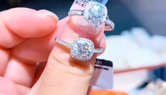 169元起卖爆！胖东来小方糖戒指停售：因抢购存在潜在风险