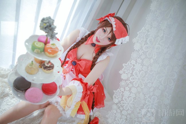 大乔持灯侧身造型