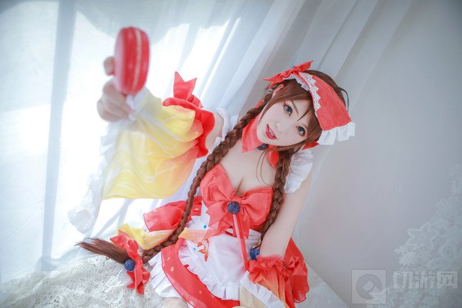 大乔与鲤鱼灯笼互动