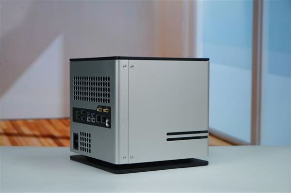 全球首个液冷迷你机!abee AI Station 395 Max工作站图赏