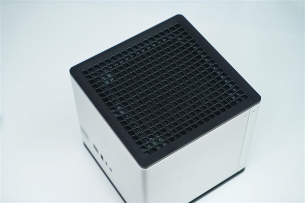 全球首个液冷迷你机!abee AI Station 395 Max工作站图赏
