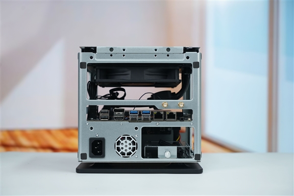 全球首个液冷迷你机!abee AI Station 395 Max工作站图赏