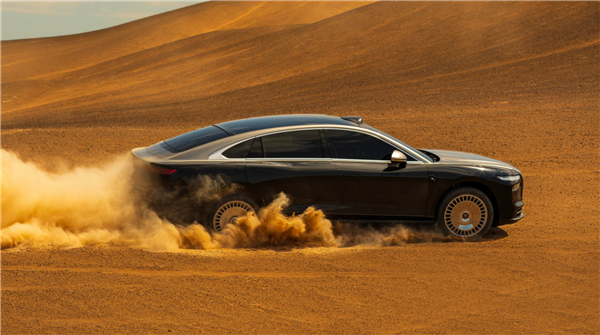 全系63度大电池+华为ADS4 岚图追光L上市：27.99万起