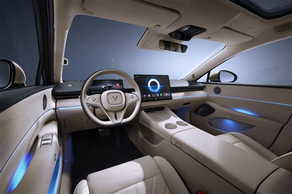 全系63度大电池+华为ADS4 岚图追光L上市：27.99万起