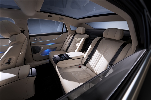 全系63度大电池+华为ADS4 岚图追光L上市：27.99万起