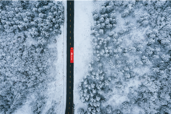 行业首创！京东物流极寒防护落地黑龙江：小姐姐买化妆品不怕冻了