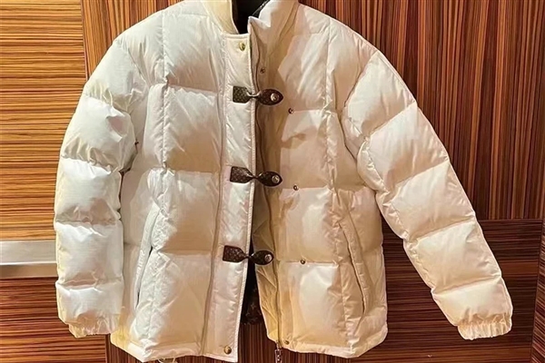 哈尔滨机场出租羽绒服:洗2次不再租