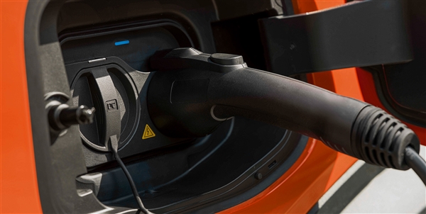 预售22.98万起 江铃福特智趣烈马下线:增程纯电双动力