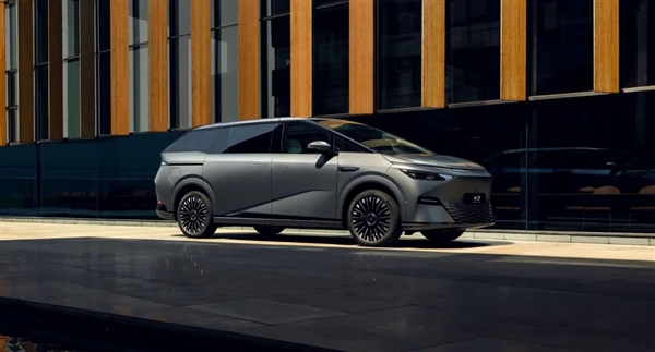 车企集体摸着理想过河 结果都在2025年掉进了河里