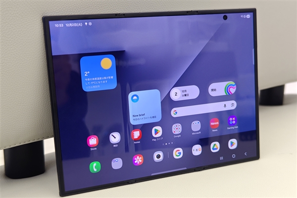 全球首个三星三折叠屏消费者诞生:42岁 严寒中排队将近24小时