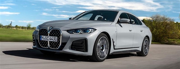 小伙试驾宝马追尾负全责 赔4S店3千多元!网友热议:不该赔