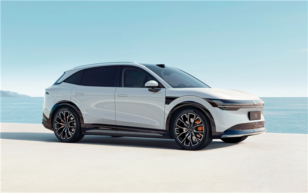 一瑞士车主为买极氪7X 计划亲自来中国提车:中国版的太香了