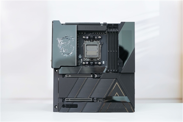 限量1000块!微星MEG X870E GODLIKE X EDITION主板图赏