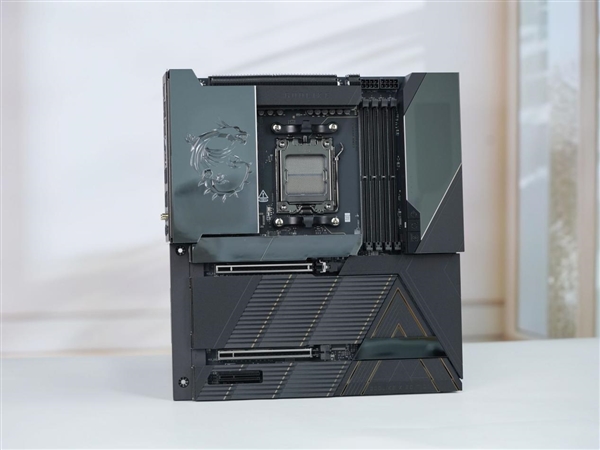 限量1000块!微星MEG X870E GODLIKE X EDITION主板图赏