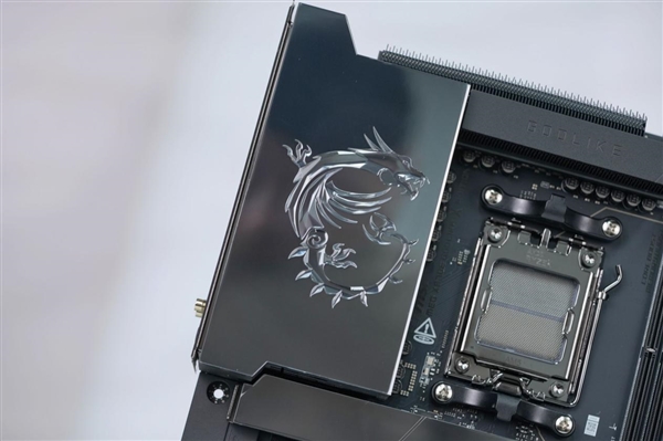 限量1000块!微星MEG X870E GODLIKE X EDITION主板图赏