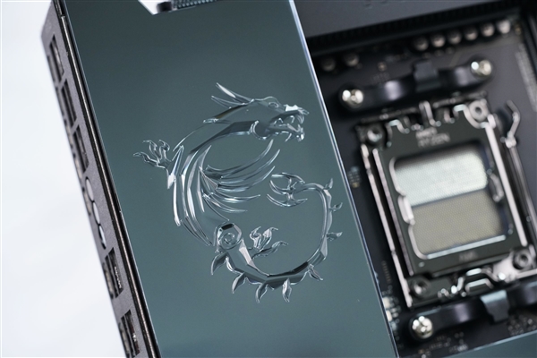 限量1000块!微星MEG X870E GODLIKE X EDITION主板图赏