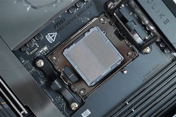 限量1000块!微星MEG X870E GODLIKE X EDITION主板图赏