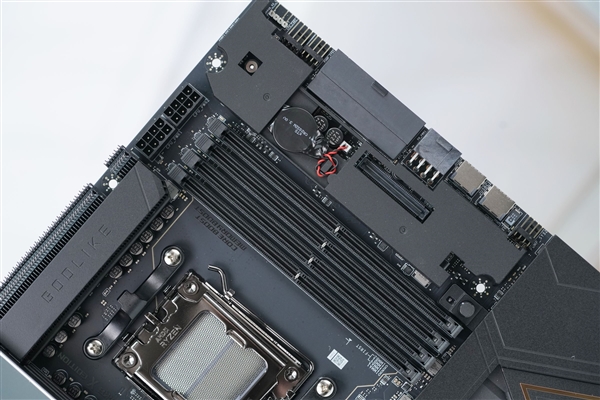 限量1000块!微星MEG X870E GODLIKE X EDITION主板图赏