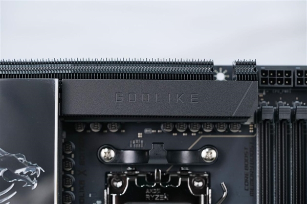 限量1000块!微星MEG X870E GODLIKE X EDITION主板图赏