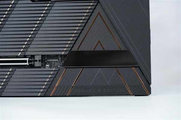 限量1000块!微星MEG X870E GODLIKE X EDITION主板图赏