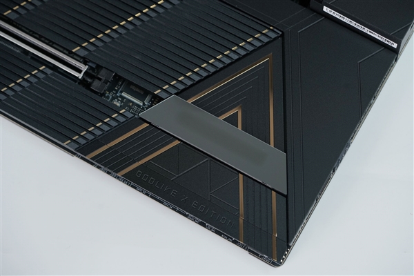 限量1000块!微星MEG X870E GODLIKE X EDITION主板图赏