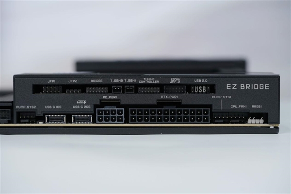 限量1000块!微星MEG X870E GODLIKE X EDITION主板图赏