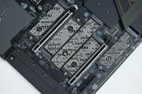 限量1000块!微星MEG X870E GODLIKE X EDITION主板图赏