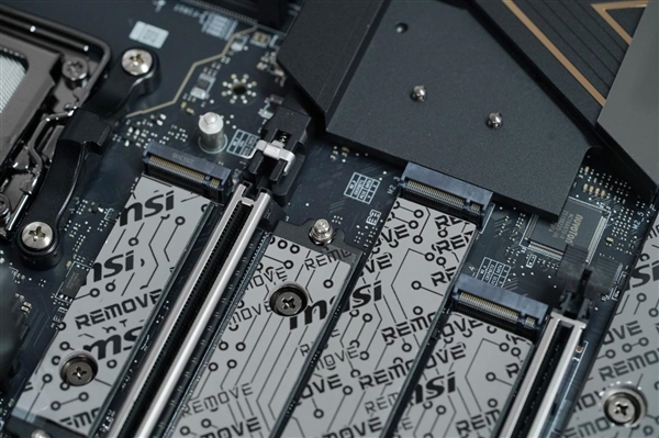 限量1000块!微星MEG X870E GODLIKE X EDITION主板图赏