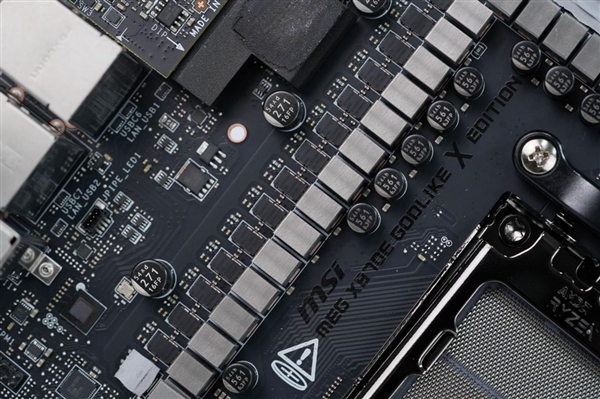 限量1000块!微星MEG X870E GODLIKE X EDITION主板图赏