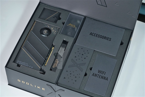 限量1000块!微星MEG X870E GODLIKE X EDITION主板图赏