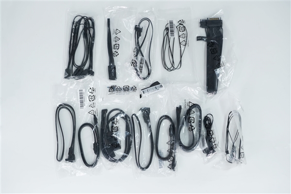 限量1000块!微星MEG X870E GODLIKE X EDITION主板图赏